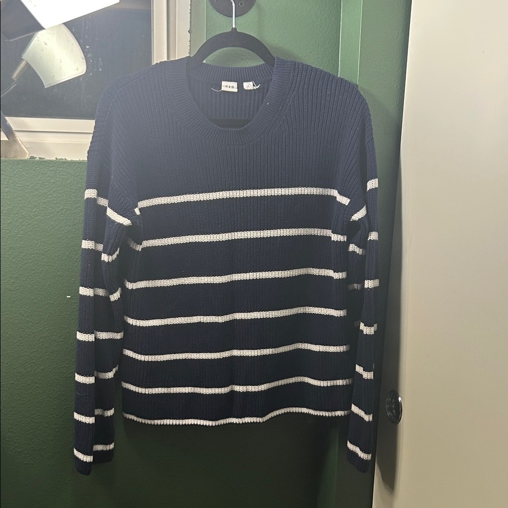GAP Men's Sweater in Navy and White Stripes